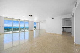 Building Photo - 20201 E Country Club Dr
