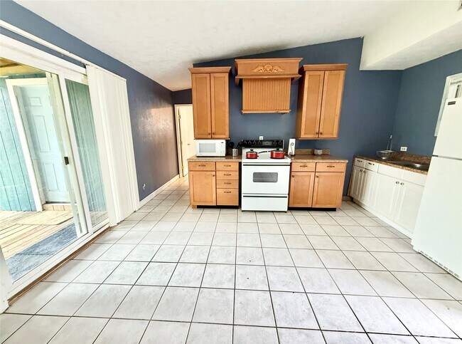 Building Photo - 2434 Shady Creek Ln