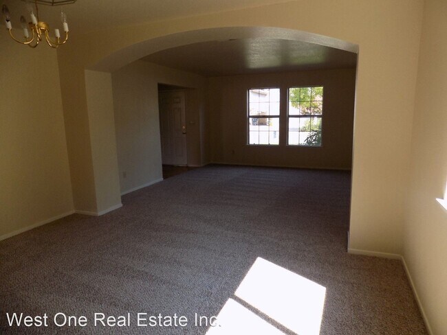 Building Photo - 4 br, 2.5 bath House - 2230 Jenni Lane