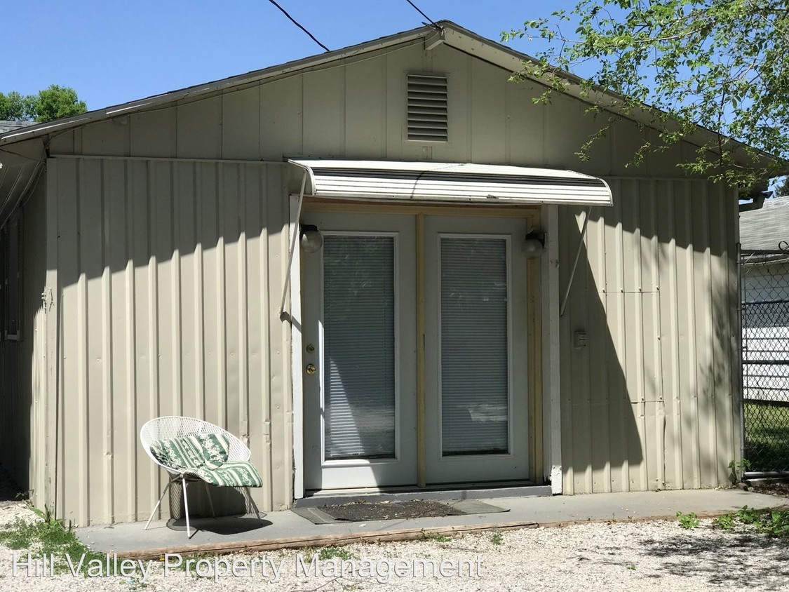 1 br, 1 bath House 2017 1/2 Deming House Rental in Terre Haute, IN