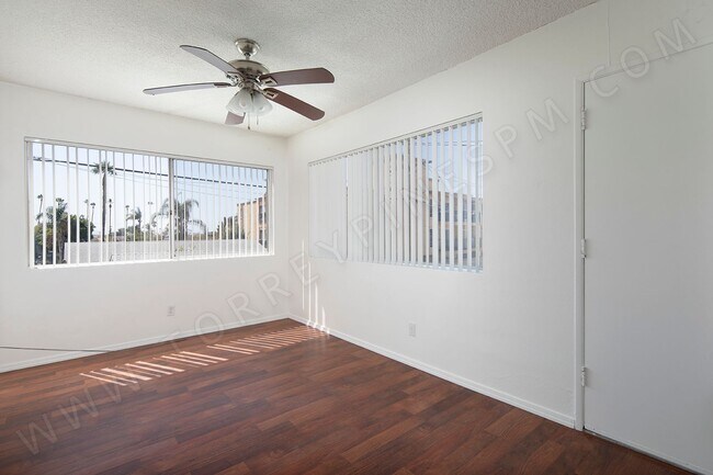 Foto del edificio - Studio 1 block from Tourmaline Beach! ALL ...