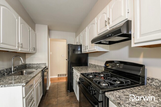 Foto del edificio - 10748 Hallwood Drive, St Louis, MO 63136
