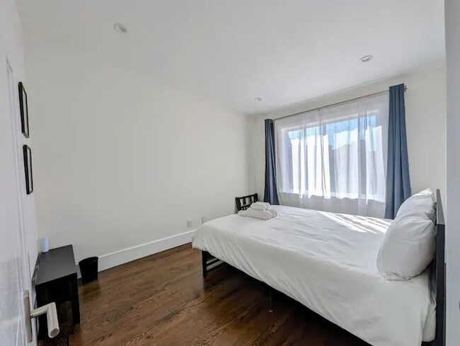 Main Bedroom - 2309 Filbert St