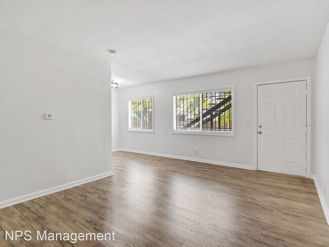 Building Photo - 1 br, 1 bath Apartment - 10227 S. 10th Ave...