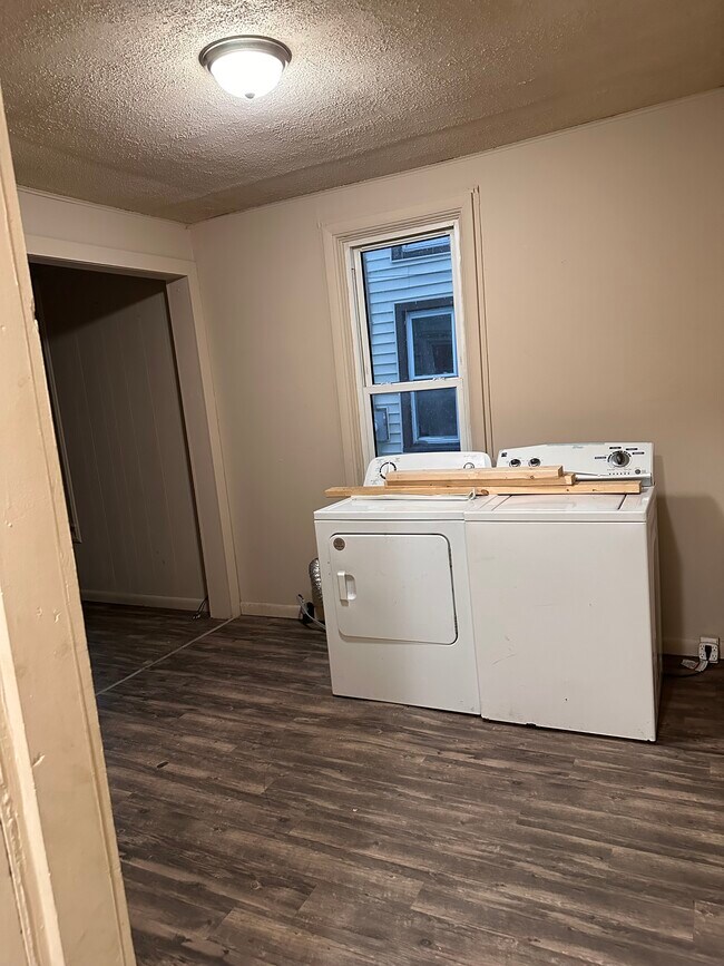 Foto del edificio - 421 Balsam St