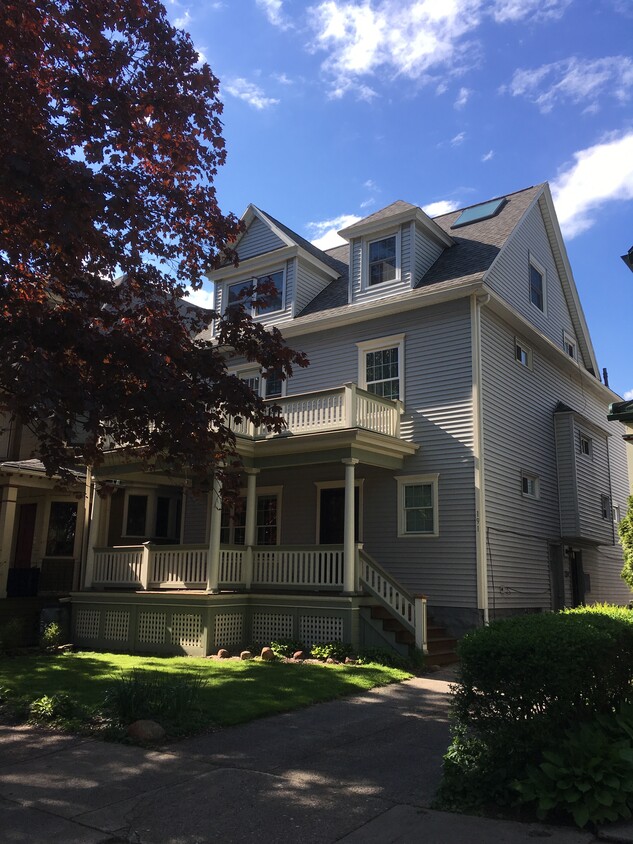 LOCATION,LOCATION,LOCATION - 189 Cleveland Ave