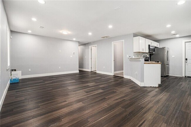 Foto del edificio - 814 Humphries St SW