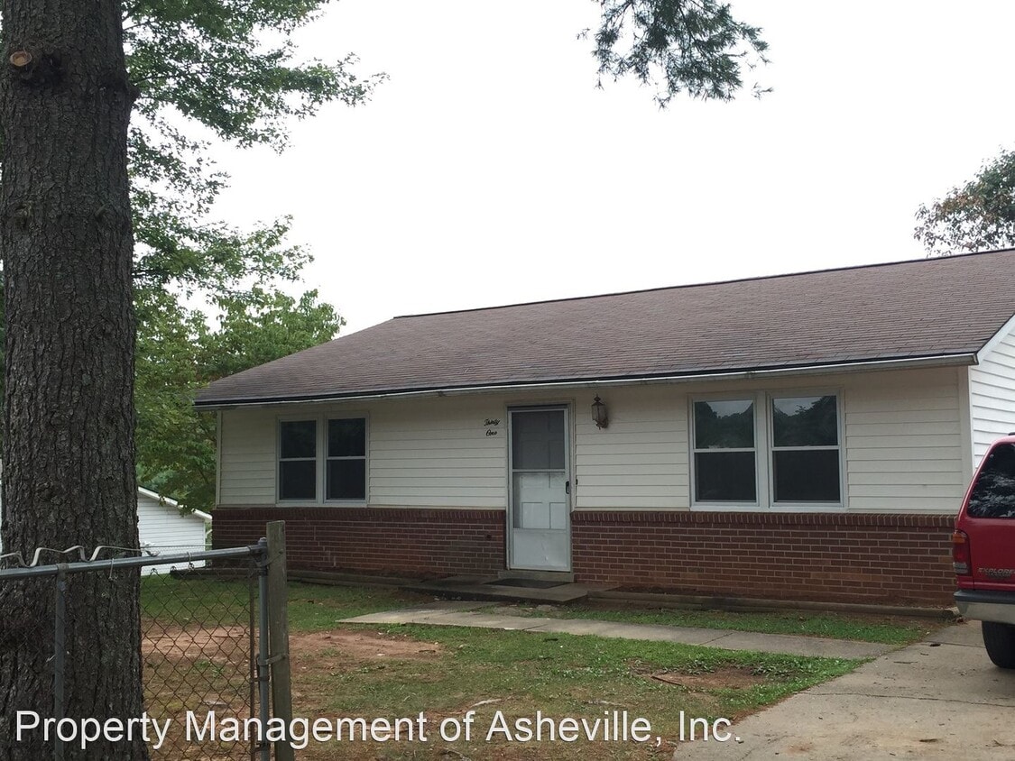 Primary Photo - 3 br, 1.5 bath House - 31 Mount Carmel Dr