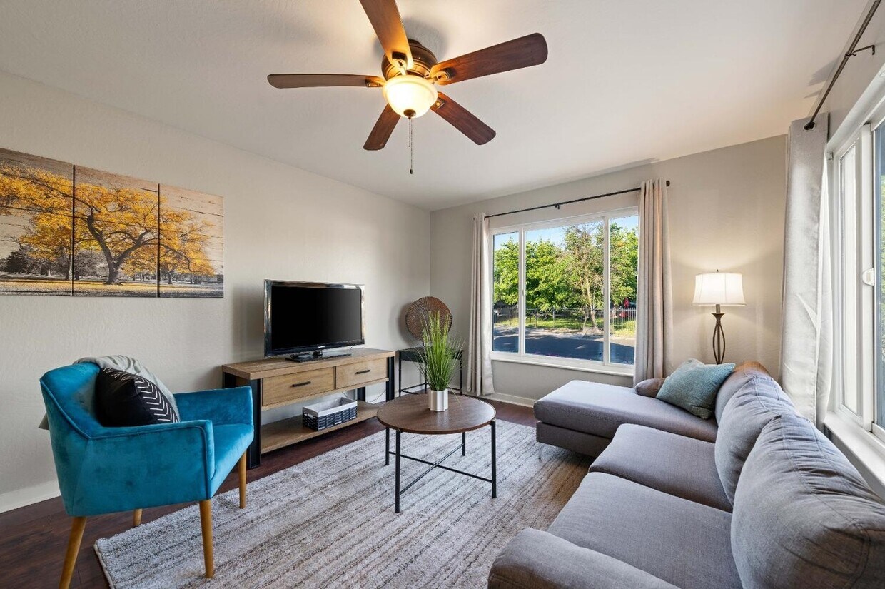 Photo - 5904 40th St (Sacramento, CA)