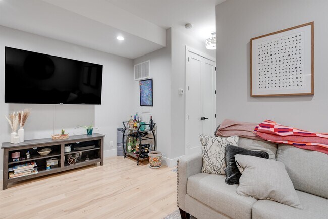 Foto del edificio - 287 Webster Ave