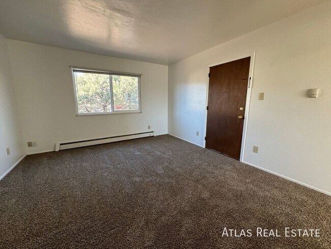 Foto del edificio - 4206 Forest Hill Ct