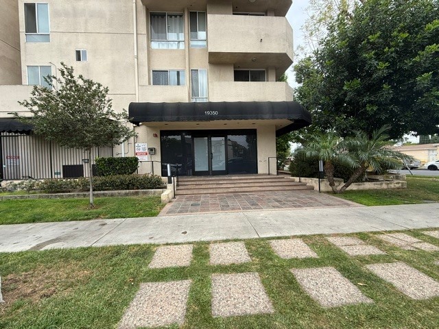 Building Photo - 19350 Sherman Way
