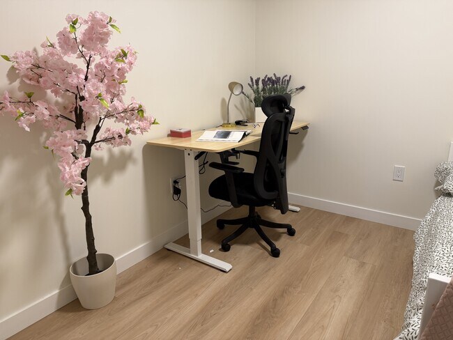 Photo du bâtiment - 8615-8108 108 St NW