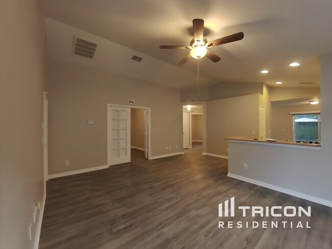 Foto del edificio - 14930 Deer Meadow Dr