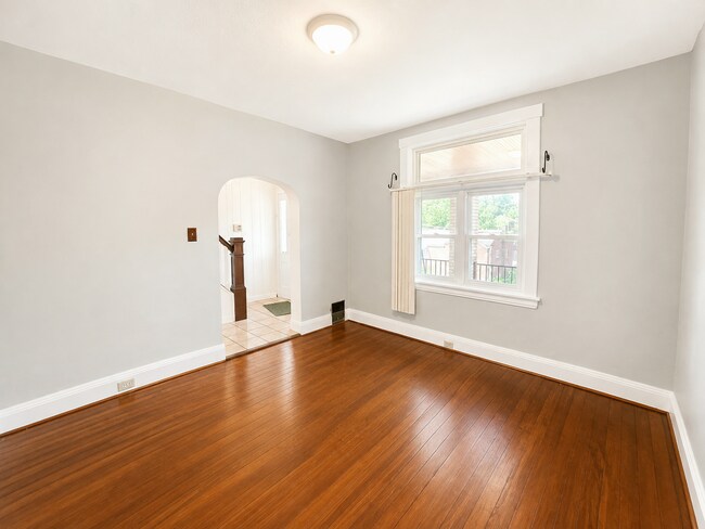 Foto del edificio - 2219 Edgebrook Ave