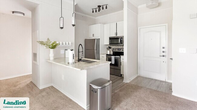 Foto del edificio - 6101 N Riverside Dr