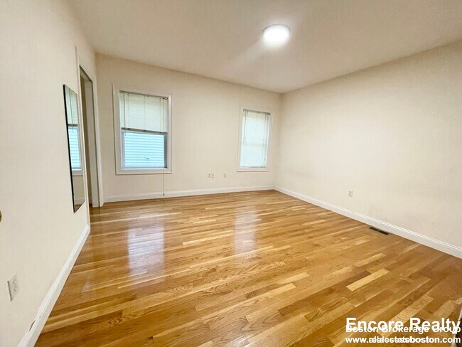 Foto del edificio - 128 Hillside St