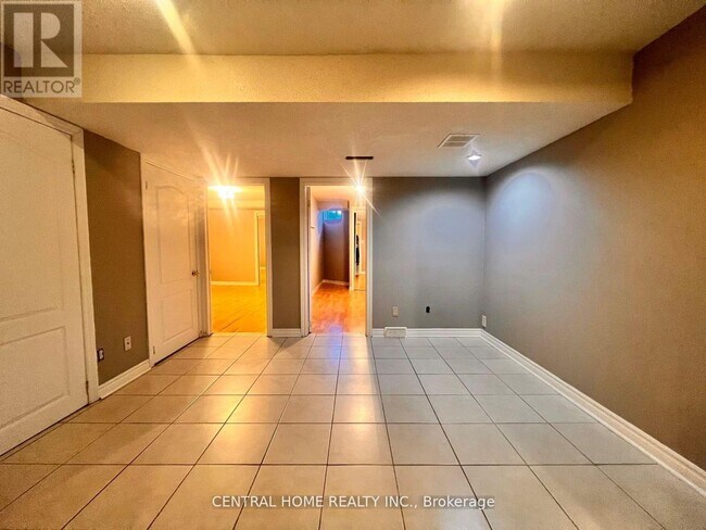 Building Photo - 46 Clifton Ct