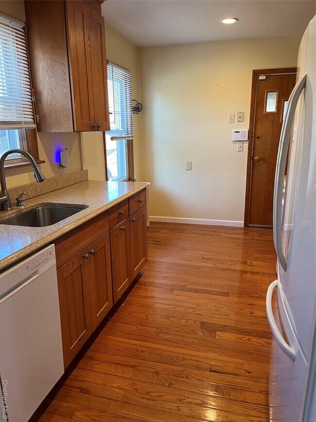 Foto del edificio - 7 Floyd Pl