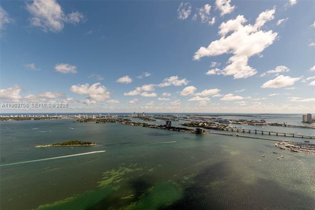 Foto del edificio - 700 NE 24 St