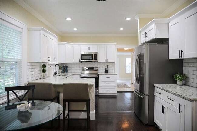 Foto del edificio - FURNISHED LUXURY 3 Br 3 Ba RENTAL NEAR DOWNTOWN ST PETERSBURG, FL