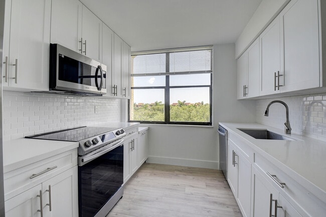 Building Photo - 955 Egret Cir