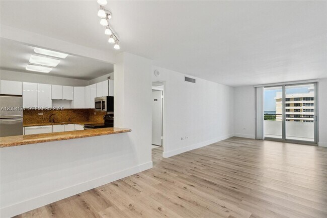 Building Photo - 5555 Collins Ave