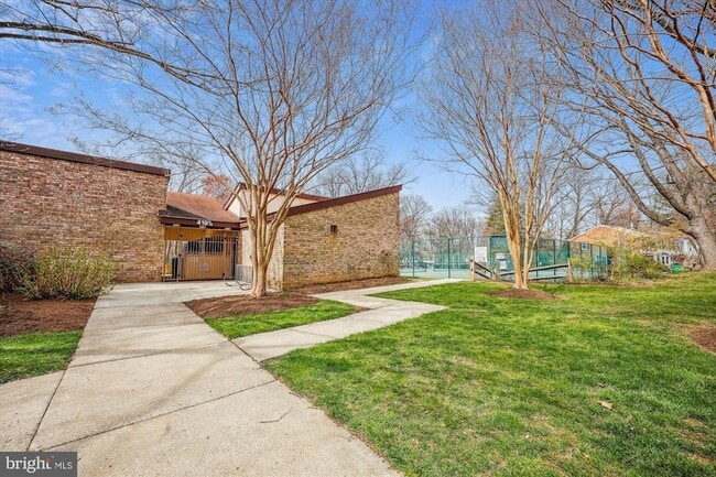 Building Photo - 421 Christopher Ave