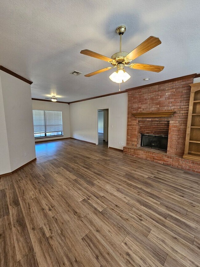 Building Photo - (3) Bed/(2) Bath in Castlerock Addition! P...