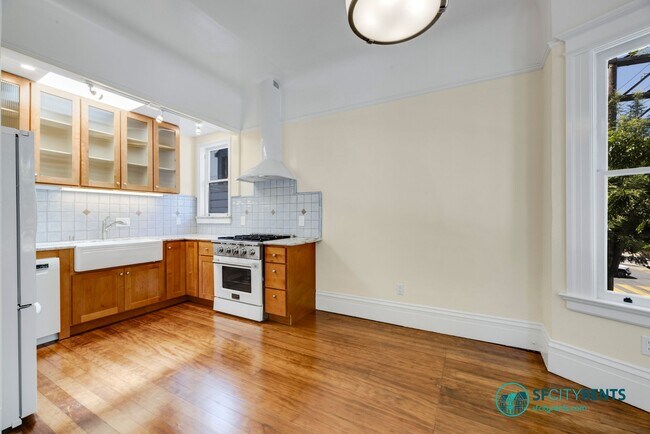 Foto del edificio - Intimate Luxury Space w/ Chef's Kitchen, 2 New Baths; Private Deck Overlooks Zen Courtyard