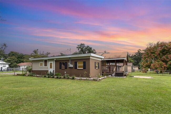 Building Photo - 932 Augusta St