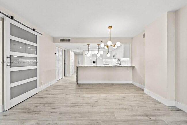 Foto del edificio - 2625 Collins Ave