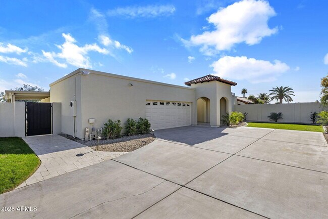 Foto del edificio - 7339 E Solano Dr