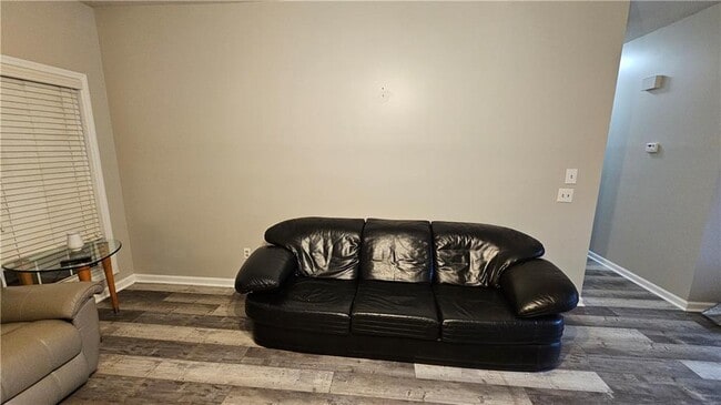 Foto del edificio - 3351 Governors Ct