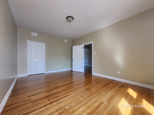 Foto del edificio - 1550 N Parkside Ave