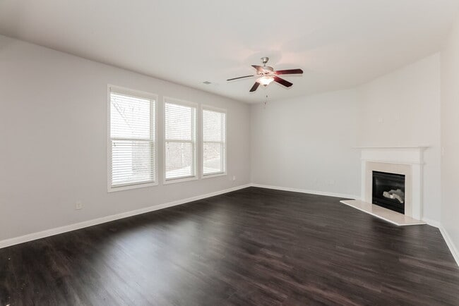 Building Photo - 825 Westmoreland Ln NE