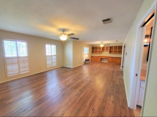 Foto del edificio - 21 Larkwood Ln