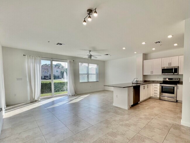 Building Photo - 6247 SE Portofino Cir