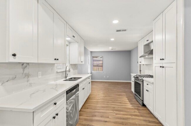 Foto del edificio - 7515 Jason St