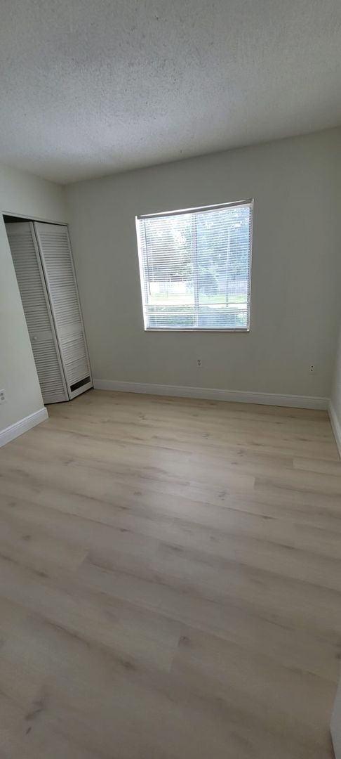 Foto del edificio - *** Beautiful 3 Bedroom 1.5 Bathroom Town ...