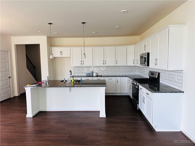 Building Photo - 10820 Farmstead Ml Ln