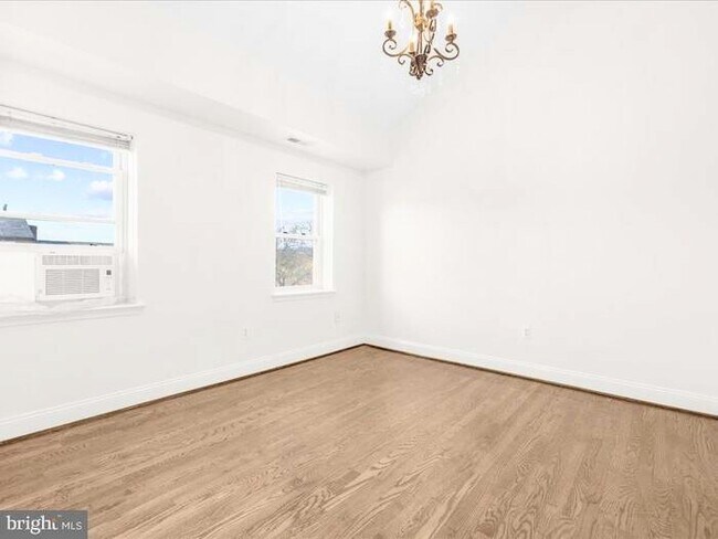 Foto del edificio - 723 S Charles St