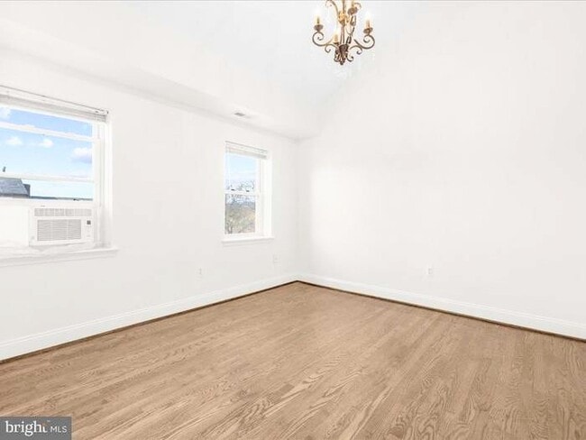 Building Photo - 723 S Charles St