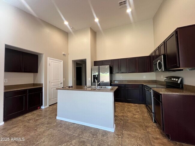 Foto del edificio - 1397 E Mayfield Dr