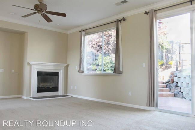 Building Photo - 7989 Fescue Ct