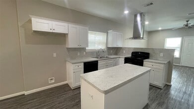 Building Photo - 4510 Mayflower St