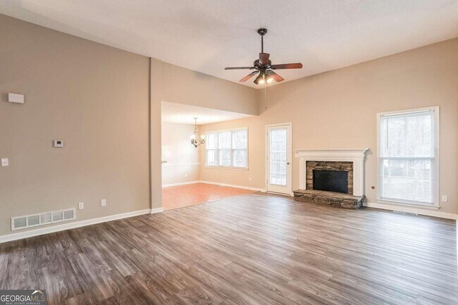 Foto del edificio - 384 Camden Woods Dr