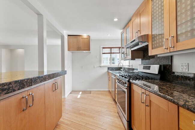 Foto del edificio - Charming Lantern District Bungalow