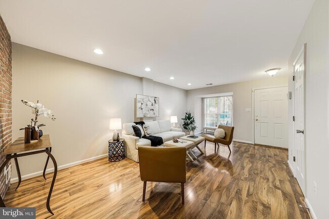 Building Photo - 8870 Stable Forest Pl