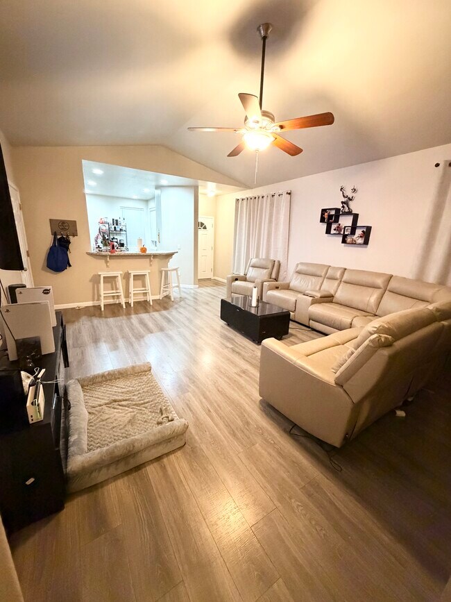 Foto del edificio - 5875 Kearney Drive